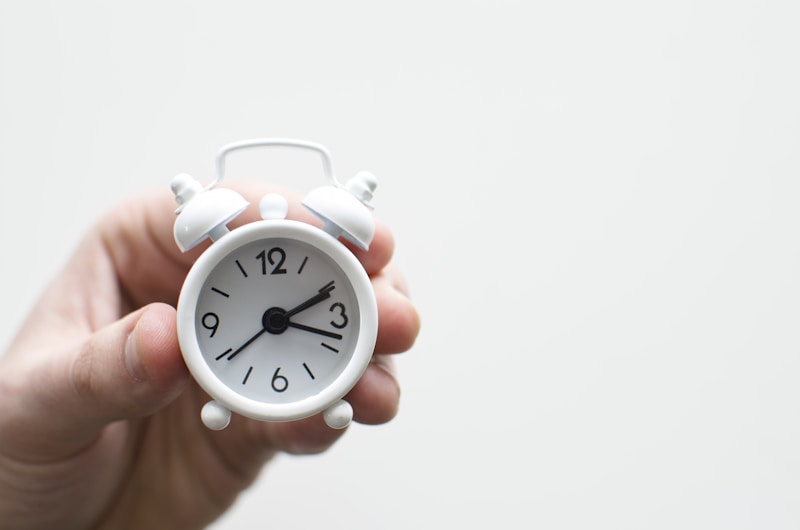 Sunrise alarm clock with gentle wake-up light